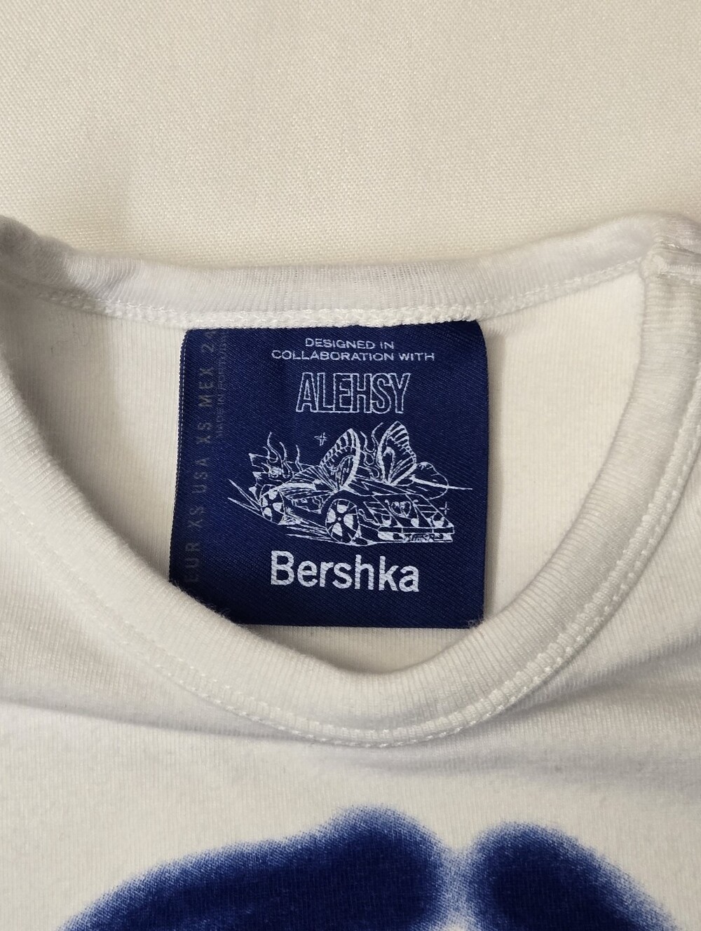 Alehsy Bershka Baby Tee White Blue Street Graffiti Graphic Womens Xs Crop Top View 3